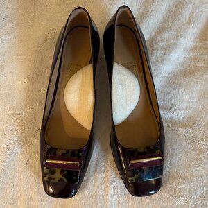 Elegant Ferragamo Pumps Patent Burgundy Tortoiseshell 10 2A Narrow